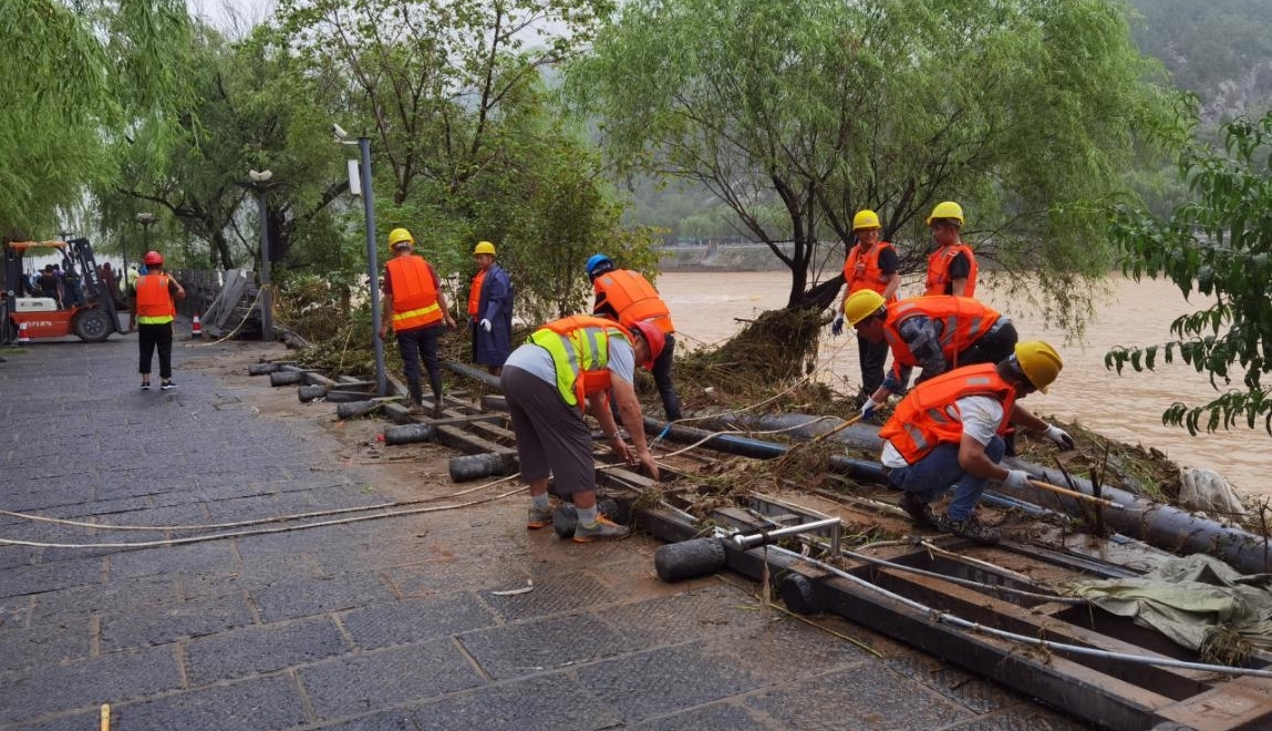 （一）郑大建科集团洛阳龙门石窟抢险1.jpg