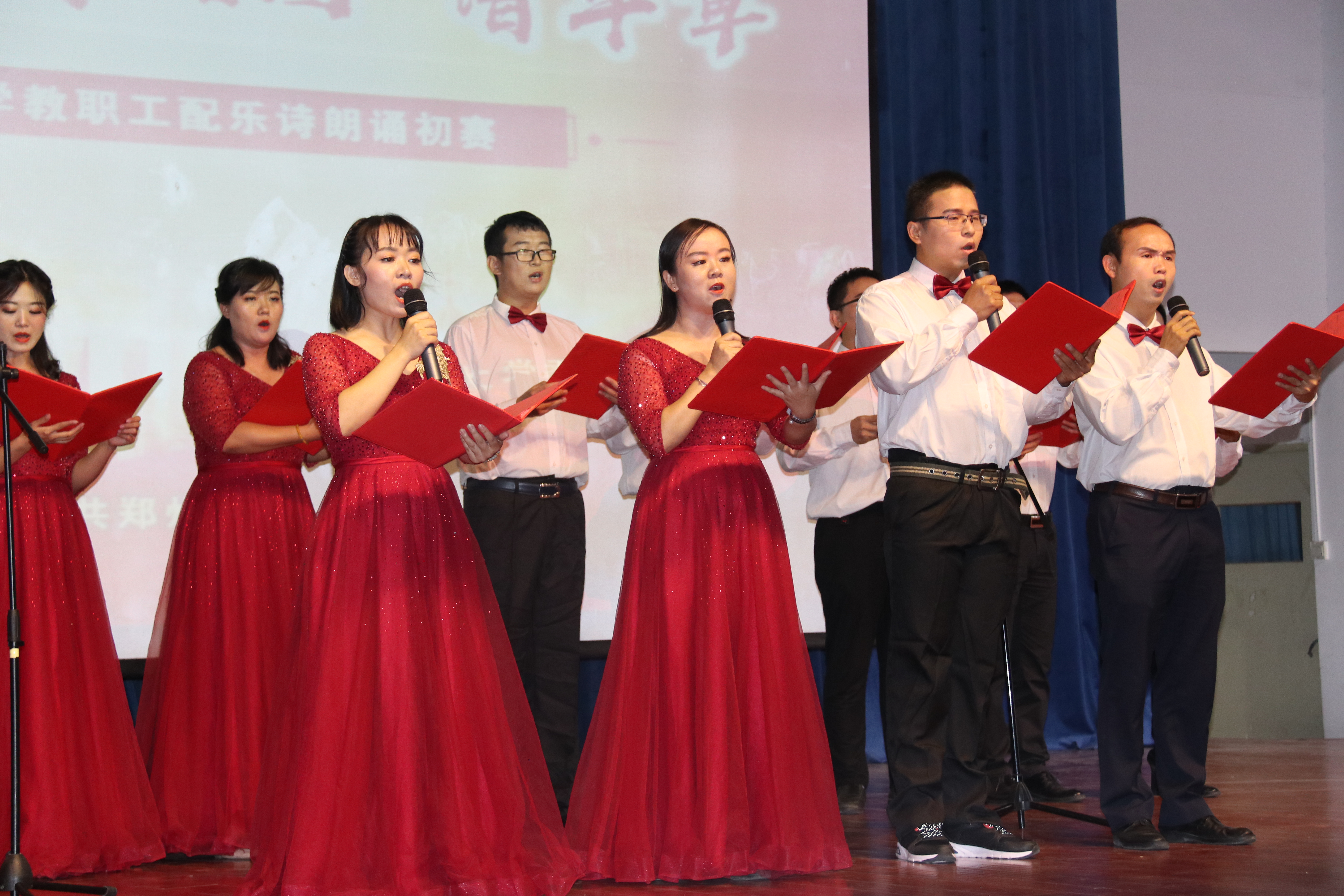 "诵经典,赞祖国,谱华章",我院教职工参加配乐诗朗诵比赛,深情告白祖国