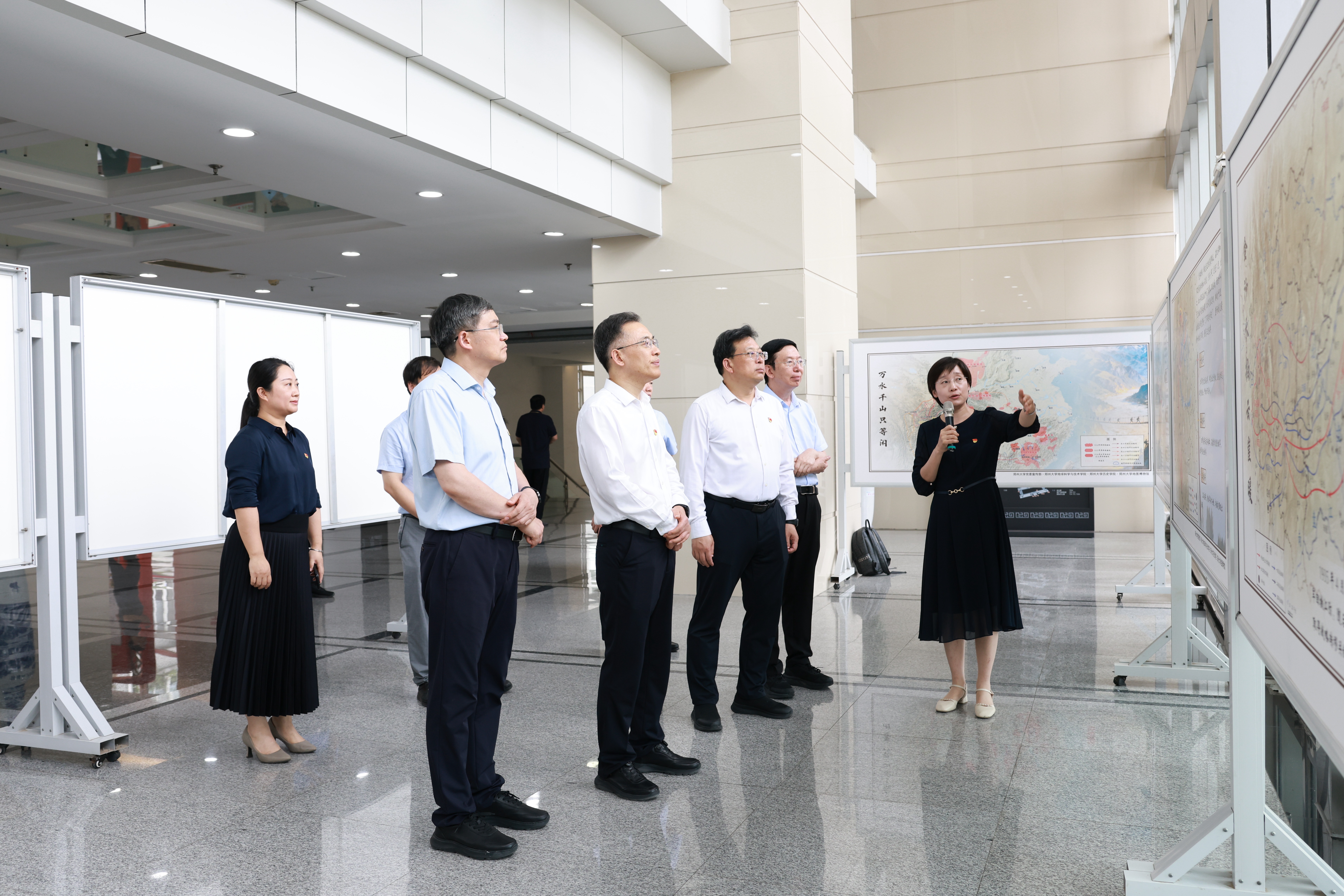 郑州大学举办“庆七一”红色地图展