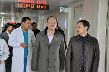 说明: E:\郑州大学口腔医学院\照片\2018.12.4武汉大学口腔医学院程勇副院长一行来访\用\用\DSC_0987.JPG
