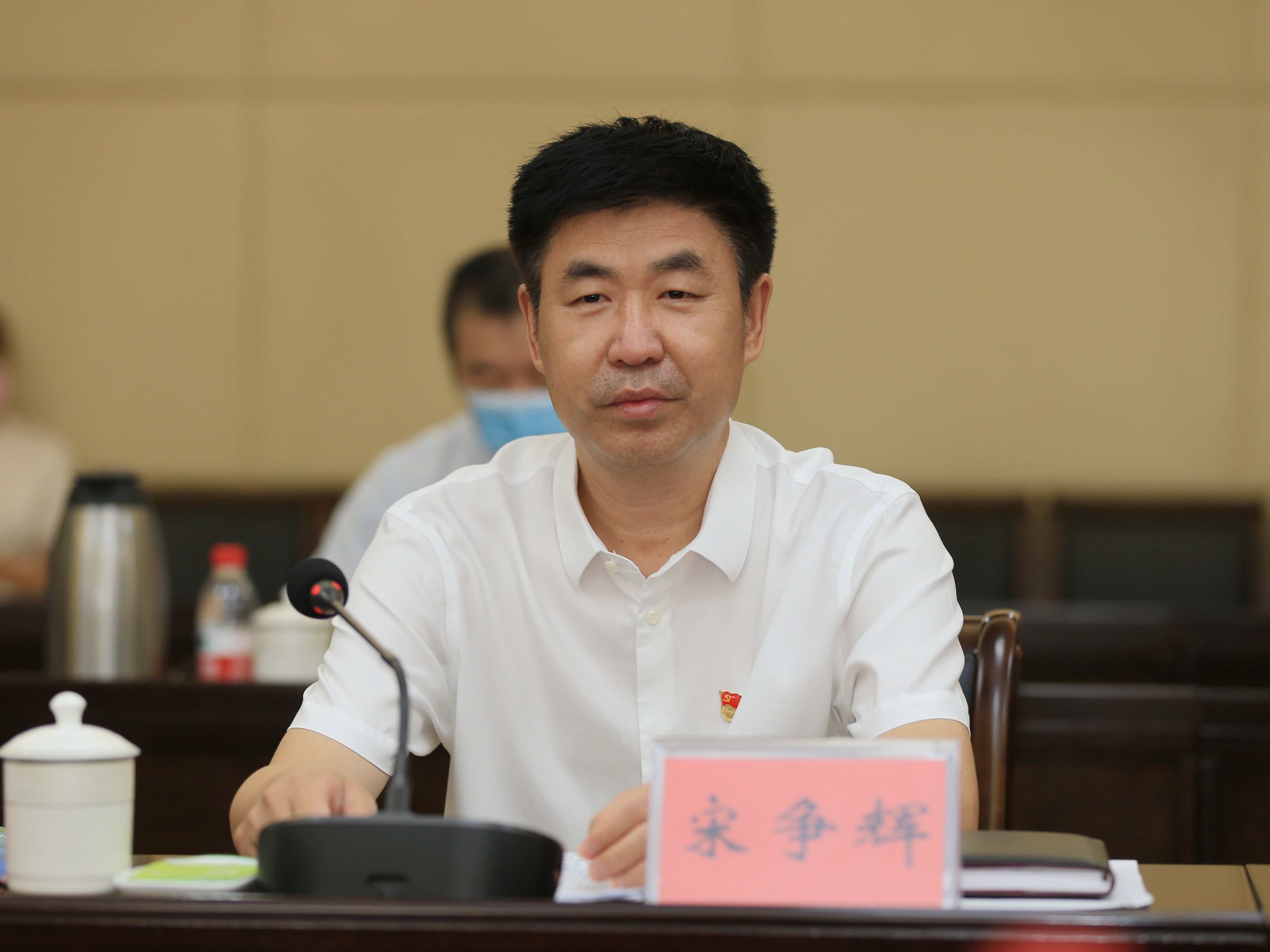 校党委书记宋争辉讲话校党委副书记李兴成主持座谈会